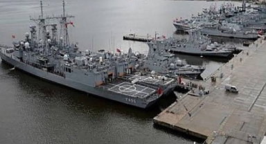 Gölcük Tersane Komutanlığı'nda meydana gelen iş kazasında bir askerin şehit olduğunu duyurdu.