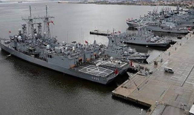 Gölcük Tersane Komutanlığı'nda meydana gelen iş kazasında bir askerin şehit olduğunu duyurdu.