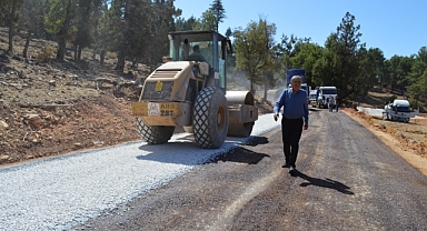 Kaş Sinneli grup yolu asfaltlanıyor