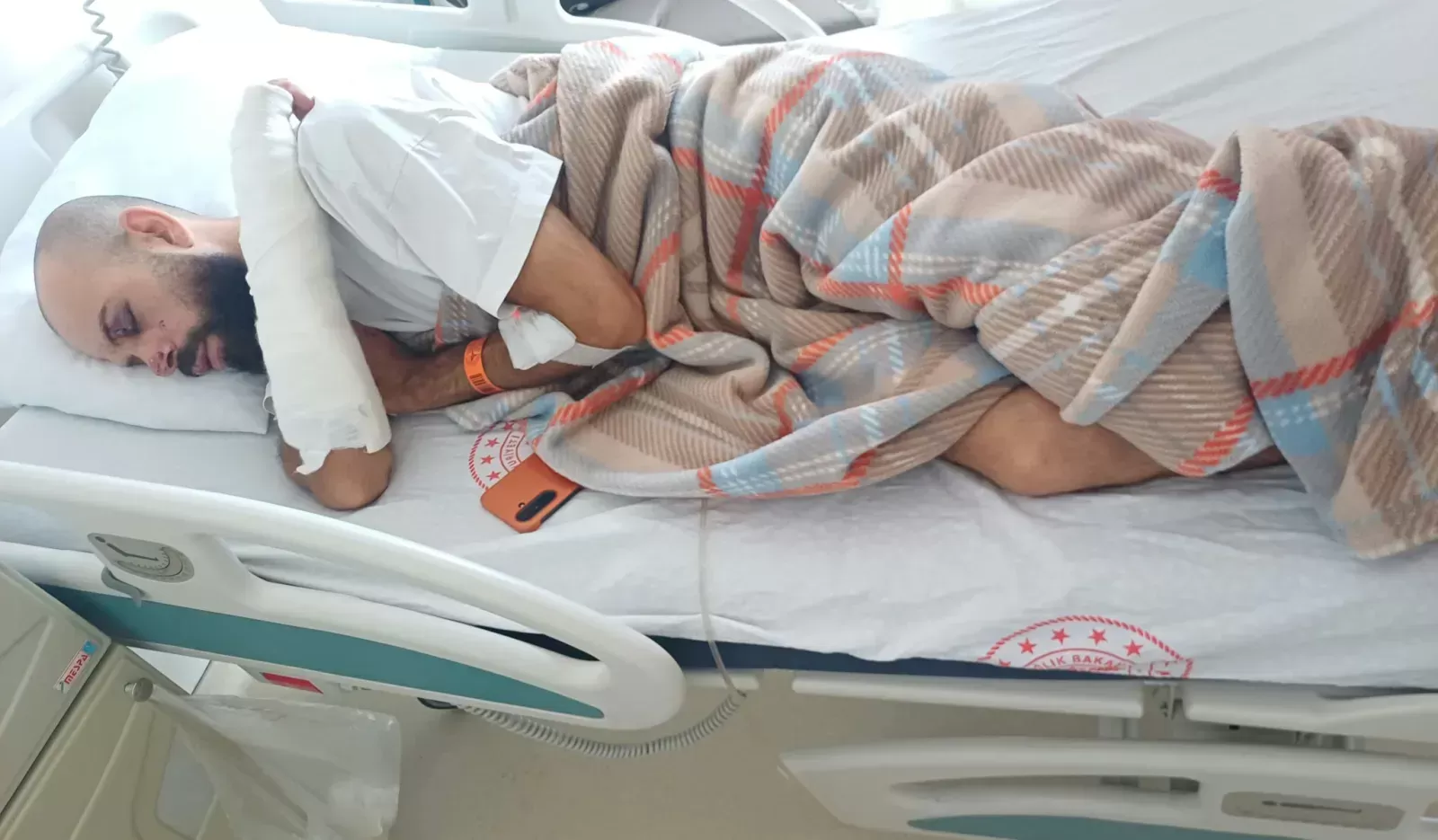 Gazeteci Özcan Yemiş’in Oğlu Çağrı Yemiş Trafik Kazası Geçirdi