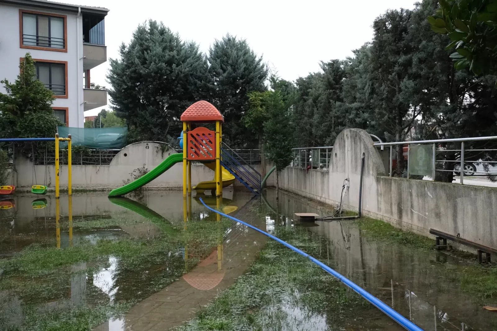 Serdivan’da Yağış Sonrası Çalışmalar Devam Ediyor