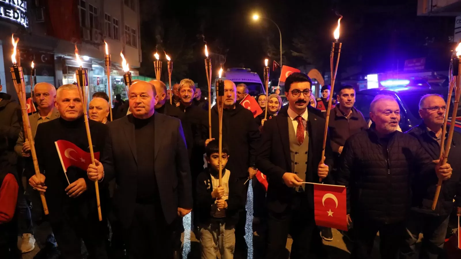 FERİZLİ’DE CUMHURİYET’İN 103. YILINA COŞKULU FENER ALAYI